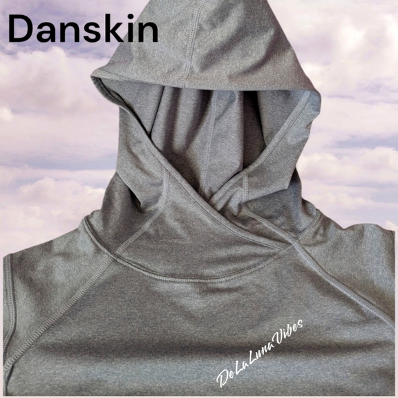 Danskin Medium NWOT Activewear Soft Grey Hoodie with long sleeves Thumb Access. - Picture 1 of 8